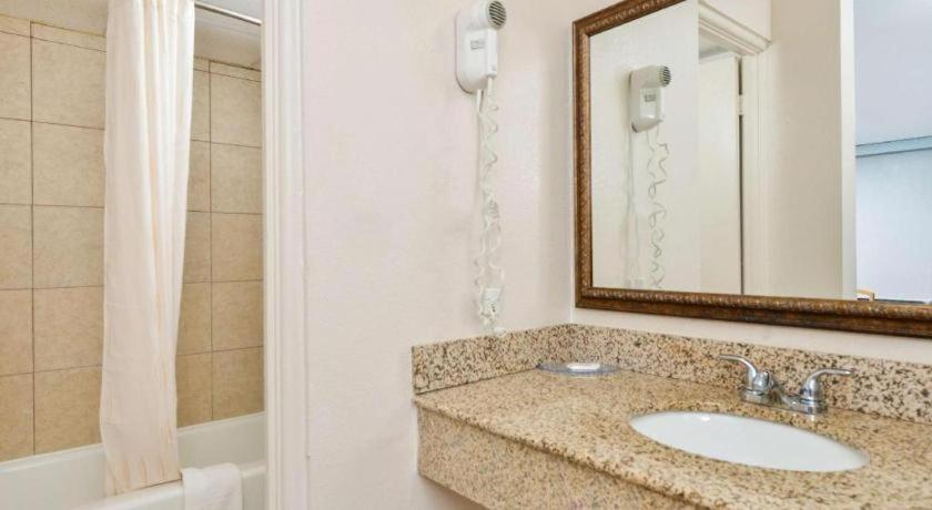 Americas Best Value Inn Elizabethtown Exterior foto